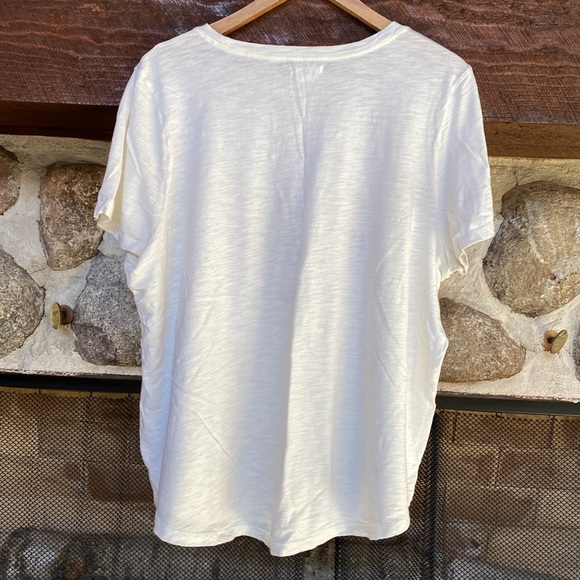 Maurice’s holiday tee - Picture 4 of 5